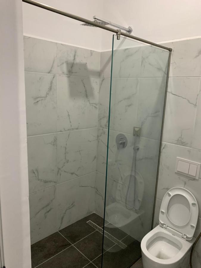 Hotel Restaurant Deso Shijak Zewnętrze zdjęcie