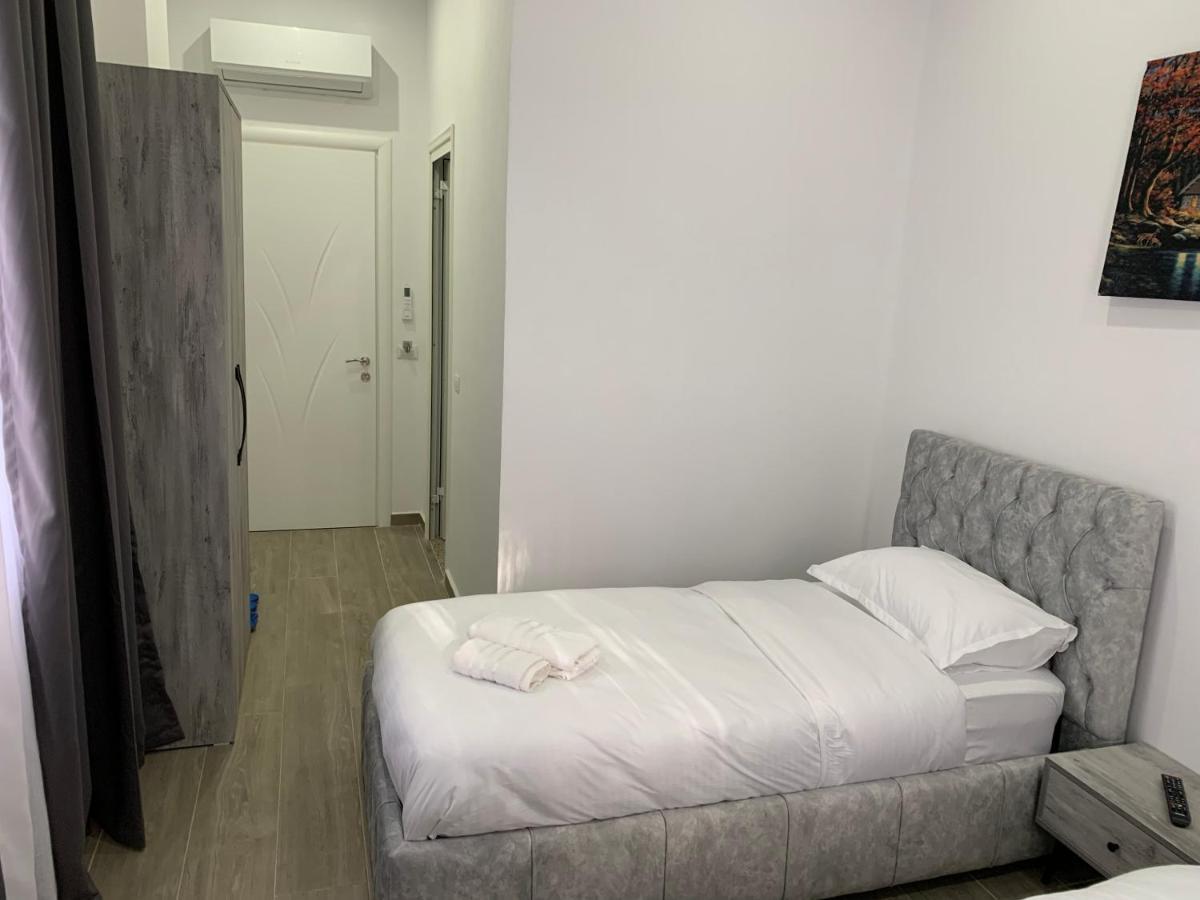 Hotel Restaurant Deso Shijak Zewnętrze zdjęcie