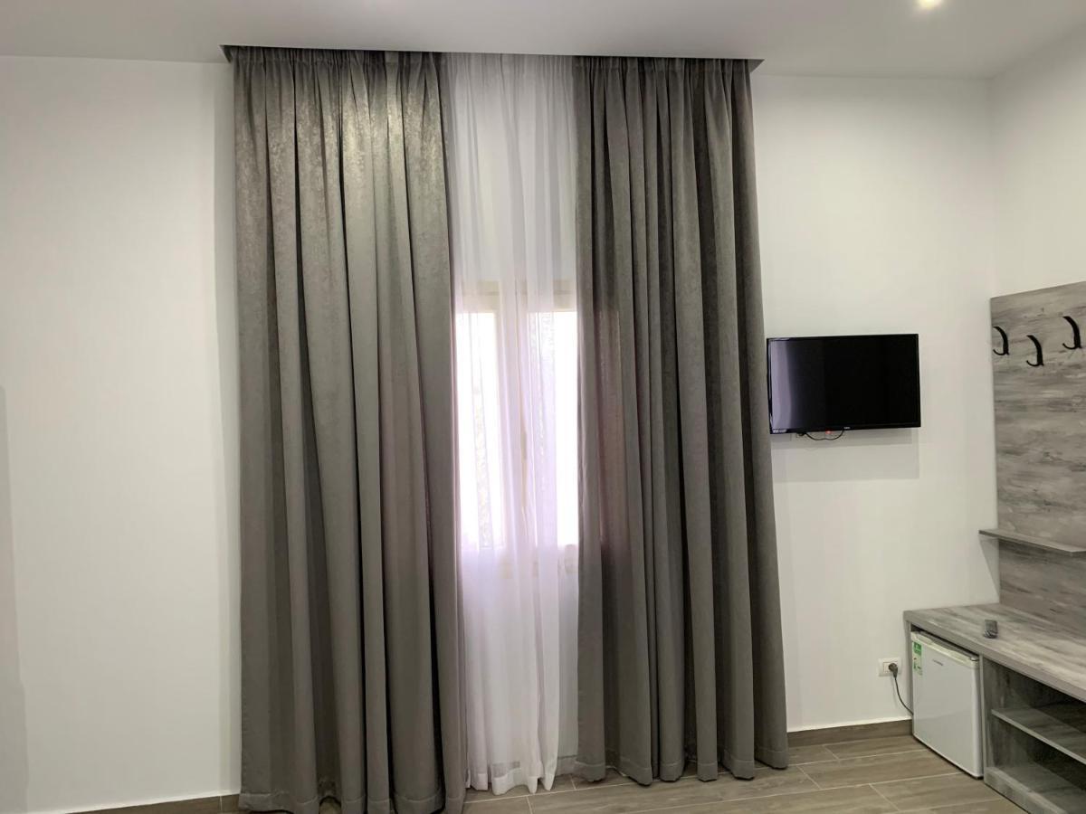 Hotel Restaurant Deso Shijak Zewnętrze zdjęcie