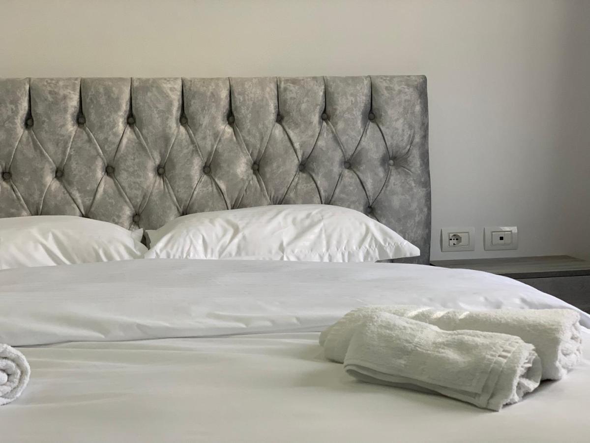 Hotel Restaurant Deso Shijak Zewnętrze zdjęcie
