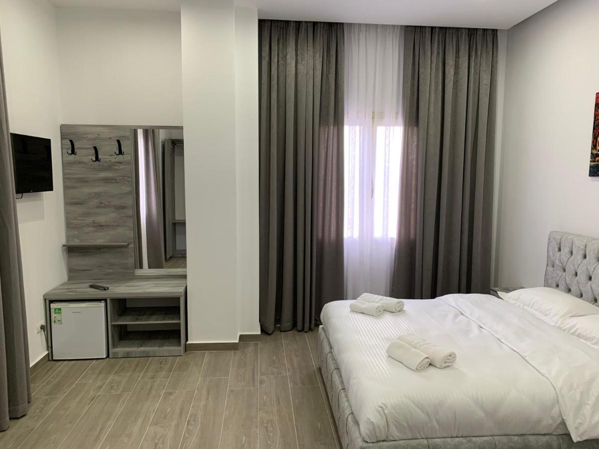 Hotel Restaurant Deso Shijak Zewnętrze zdjęcie